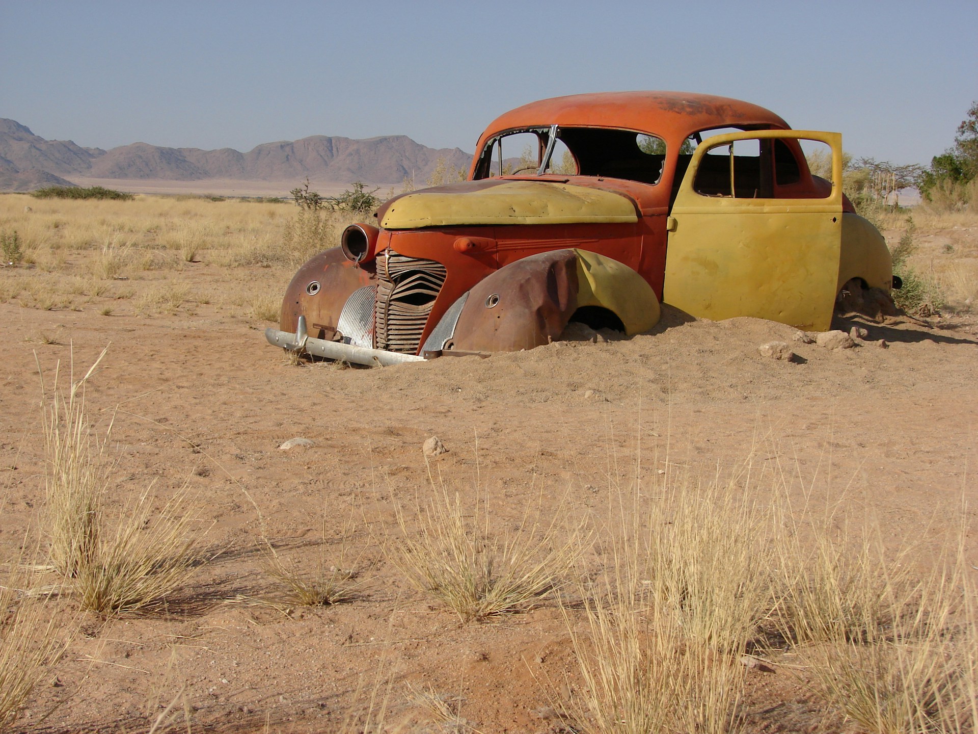 camion abandonné dans le désert