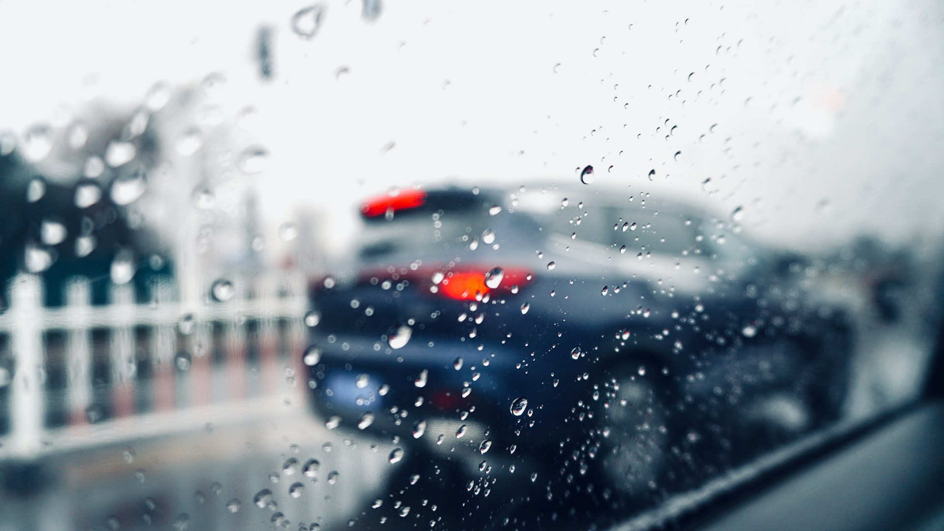 conduite sous une pluie battante